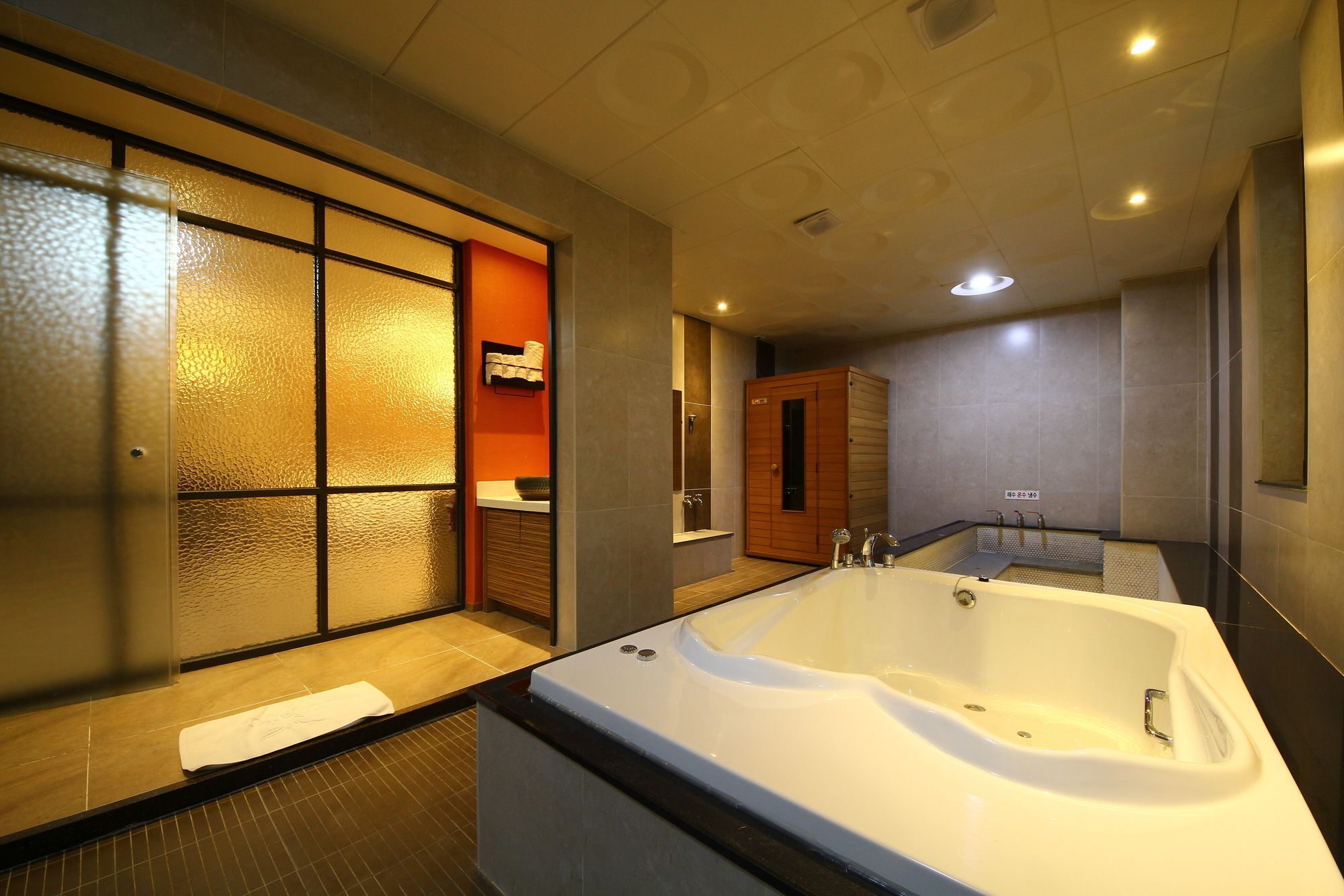 Habibi Hotel Incheon Bagian luar foto